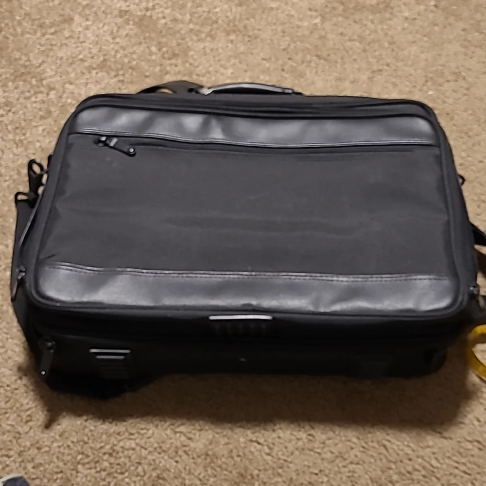 Lenovo ThinkPad laptop carry bag, black